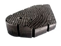 Cellular rubber suction plate with a curved surface